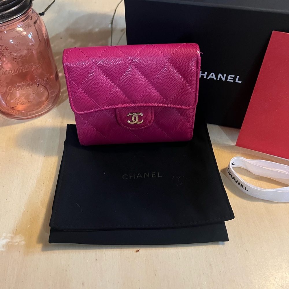 Stunning Ch@nel Trifold wallet in fuchsia caviar leather and GHW.
